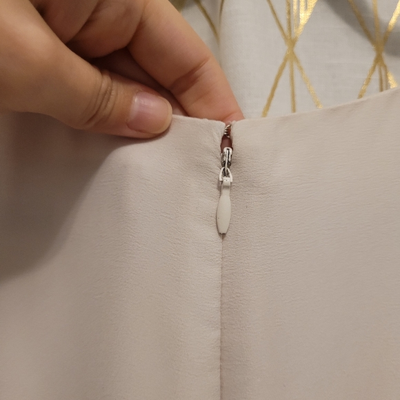 SOLD! GUC LOFT sleeveless bodycon-ish dress, size 6 - Picture 3 of 8